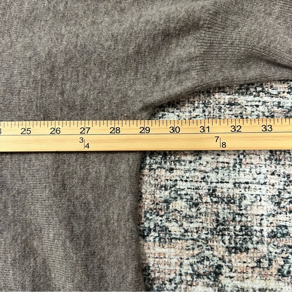 Garnet Hill Cashmere Wool Blend Oversized Turtleneck Sweater Light Mocha L - Picture 12 of 14